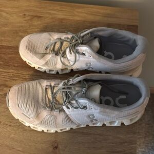 On Cloud Sneakers //